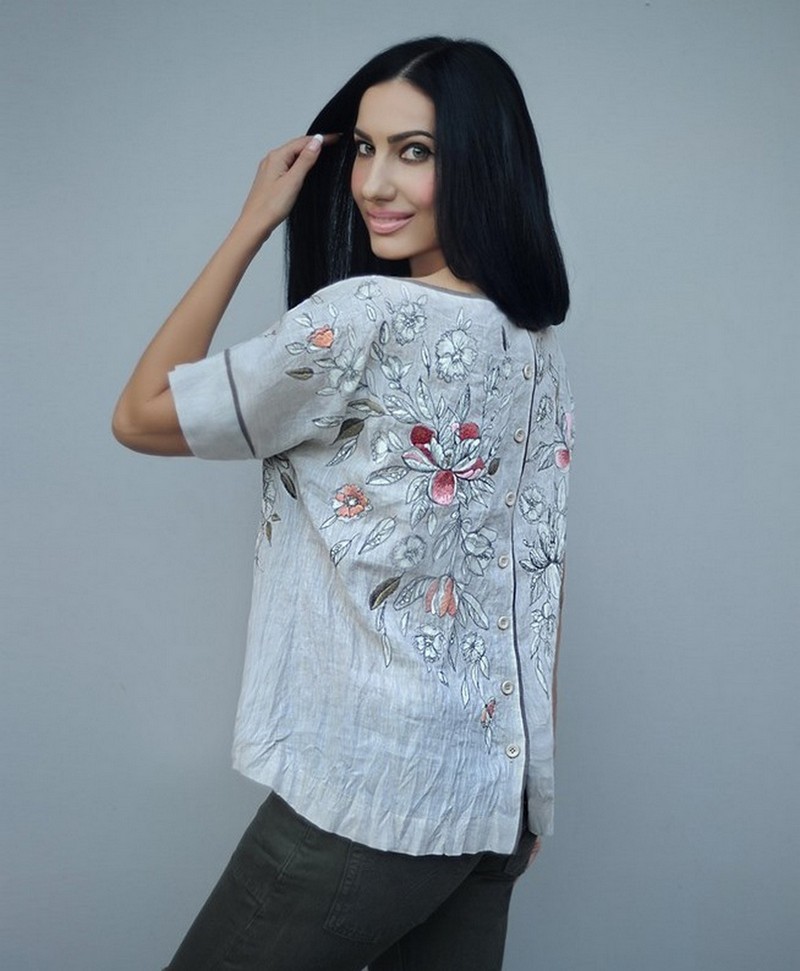Buy Linen beige loose blouse with embroidery, Ukrainian vyshivanka designer unique authentic loose fit sleeve kimono
